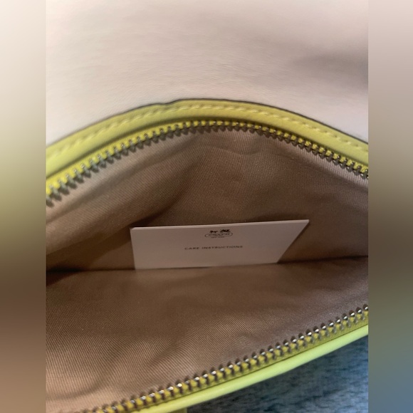 Coach Clutch - Picture 5 of 9